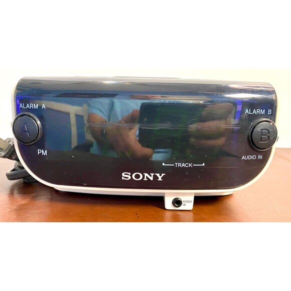 White Sony Dream Machine FM/AM Radio CD Player Dual Alarm Clock ICF-CD815 Tested - Picture 1 of 7